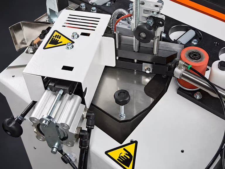 Pneumatic shear for coil edges and gluing area