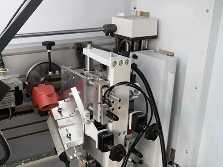 Fine trimming unit with adaptive stopper and extraction hood