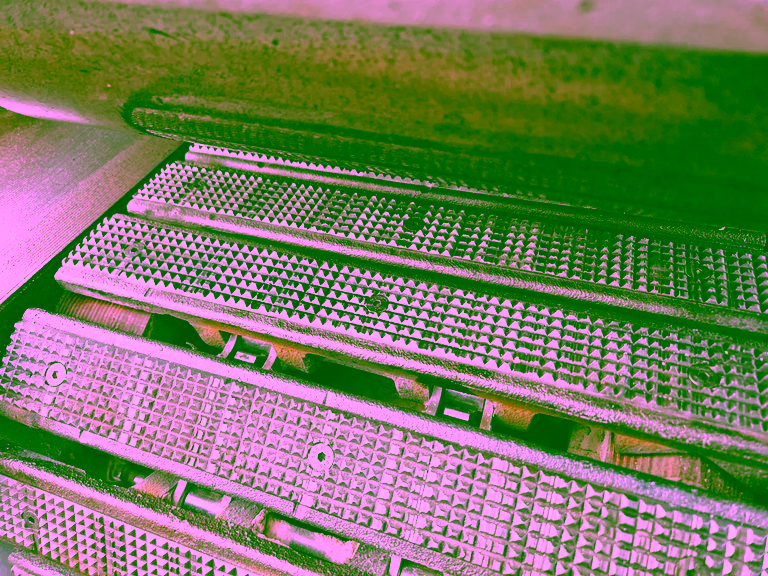Crawler feed chain
