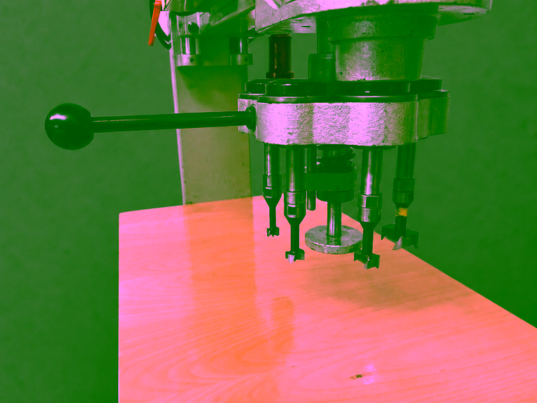 Drilling head with 4 spindles and mounted bits