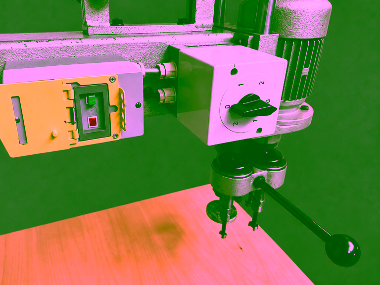 Speed switch and start/stop button on the arm