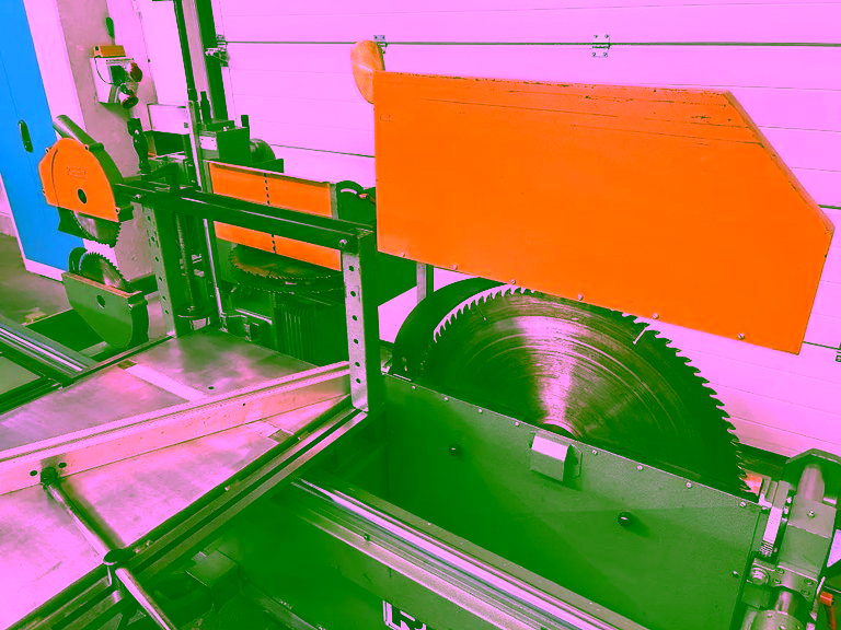 Main 800 mm saw blade with guard