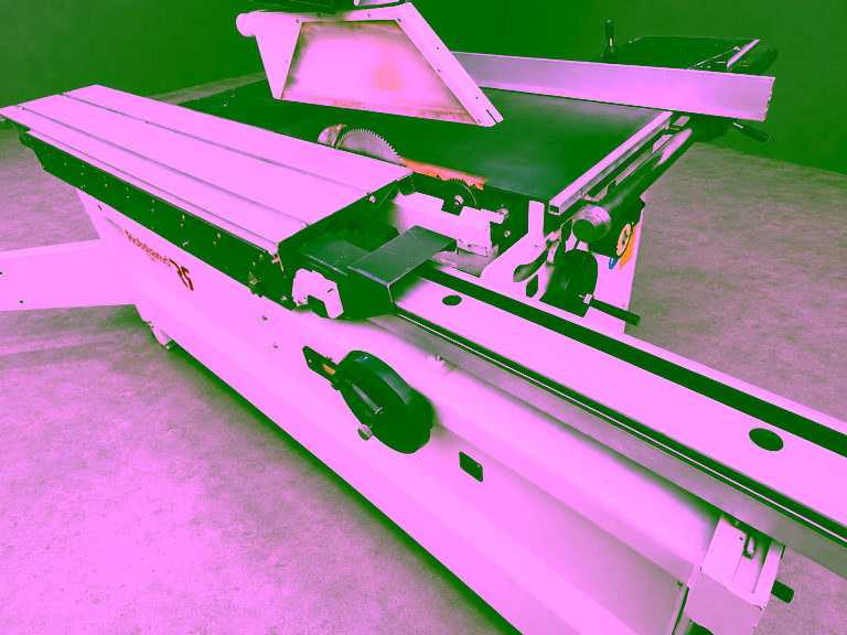 Sliding table and scoring blade, with the blade guard above