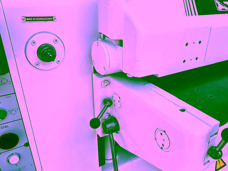 Control panel with start buttons and main switch, beside the infeed table
